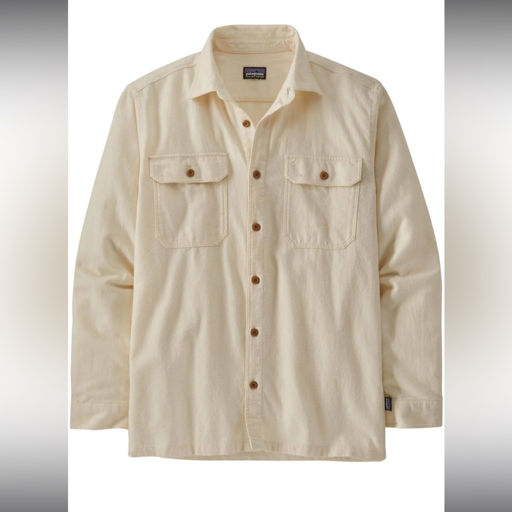 Lightly worn, cream Patagonia button up, size medium!!